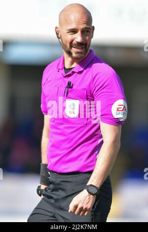 Hartlepool, Regno Unito. 02nd Apr 2022. HARTLEPOOL, REGNO UNITO. APRILE 2nd Match arbitro Darren Drysdale durante la partita Sky Bet League 2 tra Hartlepool United e Salford City a Victoria Park, Hartlepool sabato 2nd aprile 2022. (Credit: Scott Llewellyn | MI News) Credit: MI News & Sport /Alamy Live News Foto Stock