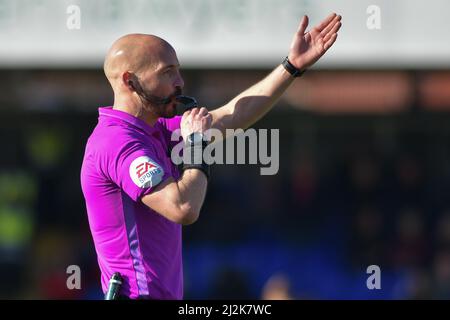 Hartlepool, Regno Unito. 02nd Apr 2022. HARTLEPOOL, REGNO UNITO. APR 2nd Match Referee Darren Drysdale durante la partita della Sky Bet League 2 tra Hartlepool United e Salford City a Victoria Park, Hartlepool sabato 2nd aprile 2022. (Credit: Scott Llewellyn | MI News) Credit: MI News & Sport /Alamy Live News Foto Stock