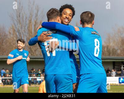 Warrington, Cheshire, Regno Unito. 02nd Apr 2022. UK:: Warrington Rylands FC ha ospitato il Runcorn Linnets FC a Gorsey Lane per uno scontro top-of-the-table. Warrington al momento è in cima alla classifica e Runcorn sta cercando di rimanere nei Play-off. Rylands ha vinto la partita da due gol a credito zero: John Hopkins/Alamy Live News Foto Stock