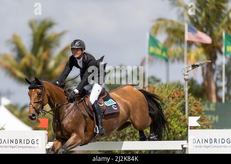 Wellington, Florida, Stati Uniti. 2nd aprile 2022. Cavallo di jockey durante il Rolex Grand Prix $500.000 CSI5 al Derby Field presso il villaggio equestre. Salto CSI5. Gran Premio equestre. Credit: Yaroslav Sabitov/YES Market Media/Alamy Live News. Foto Stock