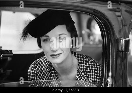 Jane Seymour come Wallis Simpson sul set di 'la donna che amava' in Chantilly. 10th dicembre 1987. Foto Stock