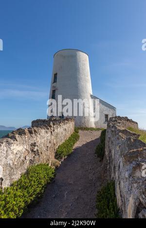 Twr Mawr faro, Llanddwyn Island, Anglesey, Galles del Nord, Regno Unito. Foto Stock