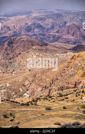 Paesaggio desertico delle montagne di Edom, Shoubak, Giordania. Foto Stock