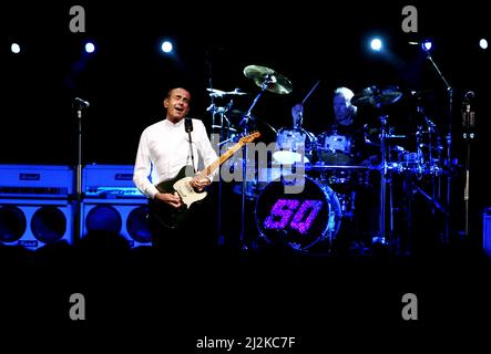 Concerto con la rock band Status Quo, Francis Rossi, Motala, Svezia. Foto Stock