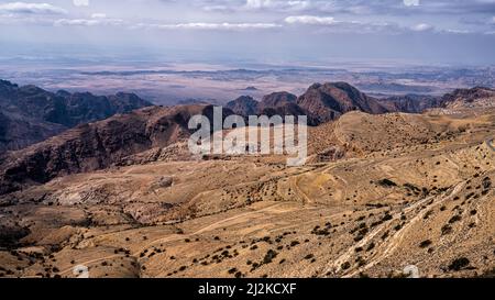 Paesaggio desertico delle montagne di Edom, Shoubak, Giordania. Foto Stock