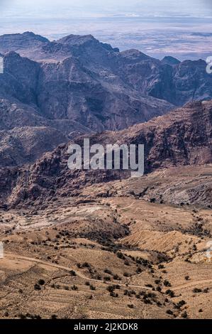 Paesaggio desertico delle montagne di Edom, Shoubak, Giordania. Foto Stock
