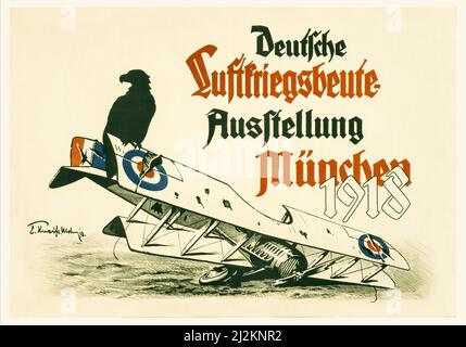 Un poster pubblicitario tedesco dei primi 20th anni della prima guerra mondiale, 1914-1918, che mostra un'aquila nera seduta sull'ala di un biplano britannico abbattuto. Testo annuncia una mostra a Monaco del bottino della guerra aerea. Artista sconosciuto Foto Stock