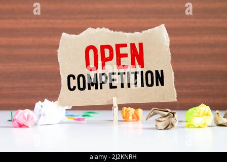 Scrittura a mano del testo scrittura segreto commerciale. Concetto che significa informazioni riservate su un prodotto Proprietà intellettuale Foto Stock