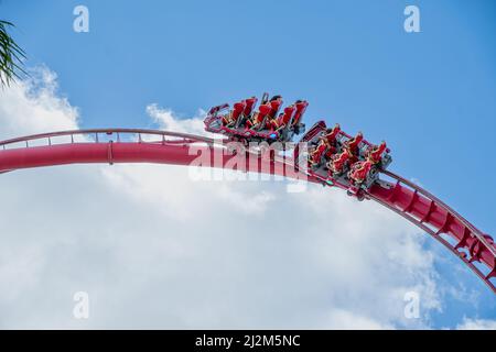ORLANDO, USA - MARZO 07 2022: Montagne russe RIP Ride Rocket agli Universal Studios Florida Foto Stock