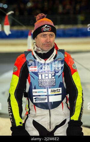 Heerenveen, Paesi Bassi. 02nd Apr 2022. HEERENVEEN, NL. Harald Simon (50) d'Austria durante la finale del Campionato del mondo dei gladiatori FIM Ice Speedway 3 alla pista di pattinaggio Thialf di Heerenveen sabato 2 aprile 2022. (Credit: Ian Charles | MI News) Credit: MI News & Sport /Alamy Live News Foto Stock