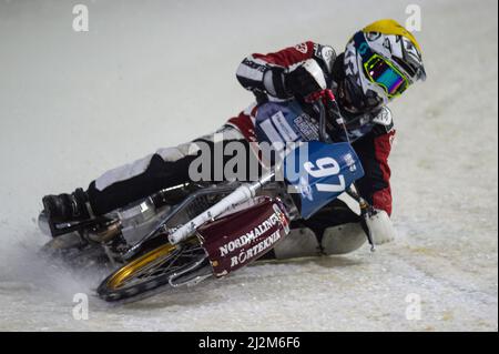 Heerenveen, Paesi Bassi. 02nd Apr 2022. HEERENVEEN, NL. Ove Ledström (97) in azione durante la FIM Ice Speedway Gladiators World Championship Final 3 a Ice Rink Thialf, Heerenveen sabato 2 aprile 2022. (Credit: Ian Charles | MI News) Credit: MI News & Sport /Alamy Live News Foto Stock