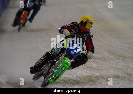 Heerenveen, Paesi Bassi. 02nd Apr 2022. HEERENVEEN, NL. Johann Weber (33) in azione durante la finale del Campionato del mondo Gladiators del FIM Ice Speedway 3 alla pista di pattinaggio Thialf di Heerenveen sabato 2 aprile 2022. (Credit: Ian Charles | MI News) Credit: MI News & Sport /Alamy Live News Foto Stock