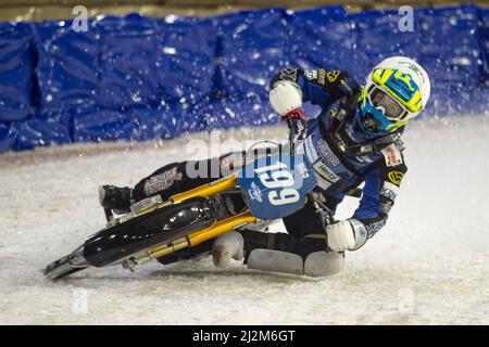 Heerenveen, Paesi Bassi. 02nd Apr 2022. HEERENVEEN, NL.Martin Hååruhiltunen (199) in azione durante la finale del Campionato del mondo dei gladiatori FIM Ice Speedway 3 alla pista di pattinaggio Thialf di Heerenveen sabato 2 aprile 2022. (Credit: Ian Charles | MI News) Credit: MI News & Sport /Alamy Live News Foto Stock