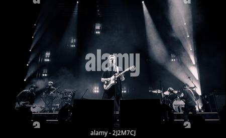 Londra, Regno Unito. 02nd Apr 2022. Sam Fender suona la sua 2nd notte a Wembley (Londra) il 2nd aprile 2022 Credit: Nigel R Glasgow/Alamy Live News Foto Stock