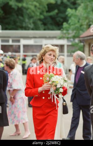 HRH la Principessa del Galles, la Principessa Diana, apre Milton Hospice, un nuovo ospizio per bambini a Milton, Cambridgeshire. Foto scattata il 1st agosto 1989 Foto Stock