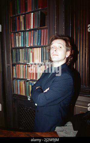 L'attore Rik Mayall, ad una chiamata stampa per il programma televisivo New Statesman, Yorkshire TV. Rik Mayall ha suonato Alan B'Stard. 6th gennaio 1989. Foto Stock