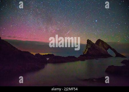 bow fiddle rock con la stella di tiro e l'aurora boreale. Foto Stock