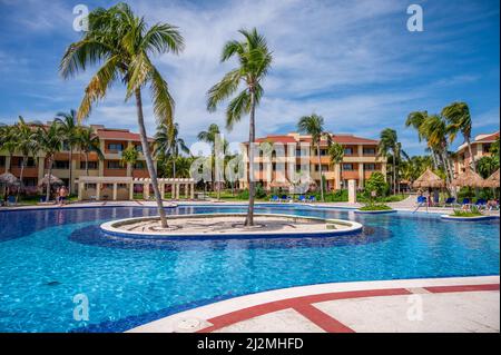 Tulum, Messico - 25 marzo 2022: Vista delle piscine al Bahia Principe Grand Coba nella Riviera Maya. Foto Stock