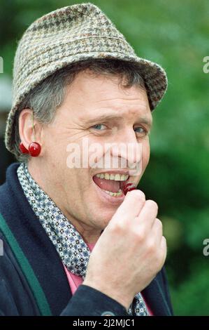 Il cast di EastEnders sul set. Peter Dean come Pete Beale.28th Giugno 1991. Foto Stock