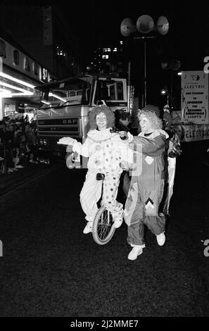 La luce di Natale si accende al Broad Street Mall, Reading. 21st novembre 1991. Foto Stock