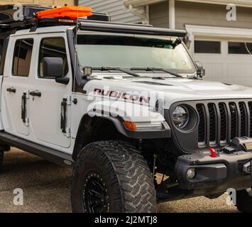 Nuovo Jeep Gladiator Rubicon pick-up camion da vicino. Foto di strada, fuoco selettivo, nessuno-Vancouver BC, Canada-Marzo 27,2022. Foto Stock