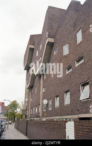 Viste generali della Southwyck House Housing Estate aka Barrier Block, sulla Somerleyton Estate a Brixton, Londra. 31st ottobre 1991. Foto Stock