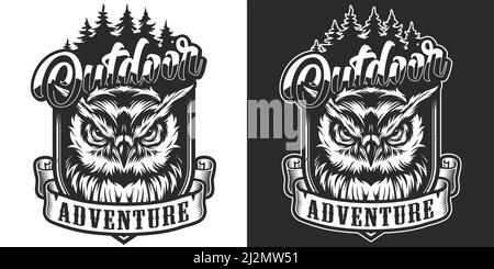 Etichetta d'avventura all'aperto monocromatica d'epoca con gufo arrabbiato sulla foresta illustrazione vettoriale con isolamento orizzontale Illustrazione Vettoriale