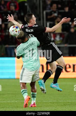 WASHINGTON, DC, USA - 02 APRILE 2022: Chris Durkin (8), United Forward di D.C., fouled di Atlanta United Forward Josef Martínez (7) durante una partita MLS tra D.C United e Atlanta United FC, IL 02 aprile 2022, presso Audi Field, a Washington, CC. (Foto di Tony Quinn-Alamy Live News) Foto Stock