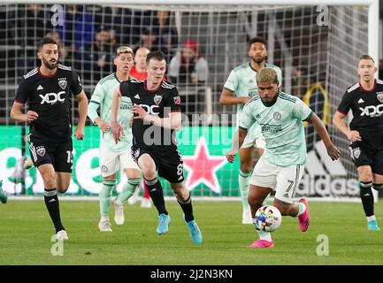 WASHINGTON, DC, USA - 02 APRILE 2022: Atlanta United Forward Josef Martínez (7) si allontana dalla DC United Defense durante una partita MLS tra D.C United e Atlanta United FC, IL 02 aprile 2022, presso Audi Field, a Washington, CC. (Foto di Tony Quinn-Alamy Live News) Foto Stock