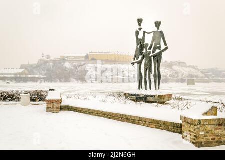 Memoriale alle vittime del triste raid di Novi nel 1942 su serbi, ebrei e ROM. Foto Stock