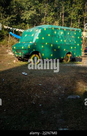 Un primo piano di un camion di cibo chiuso in INDIA . Foto Stock