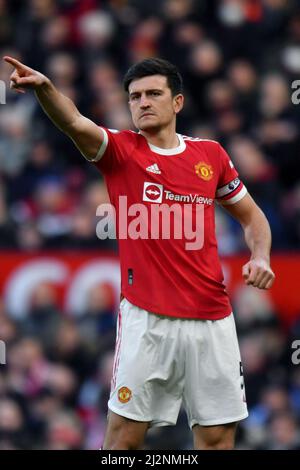 Harry Maguire del Manchester United durante la partita della Premier League a Old Trafford, Greater Manchester, Regno Unito. Data foto: Sabato 2 aprile 2022. Il credito fotografico dovrebbe leggere: Anthony Devlin Foto Stock