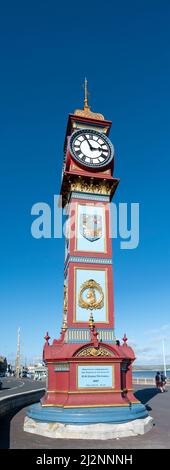 La colorata torre dell'orologio di Weymouth sull'Esplanade-Promenade di Weymouth dedicata alle celebrazioni del Giubileo della Regina Vittoria nel 1887 Foto Stock