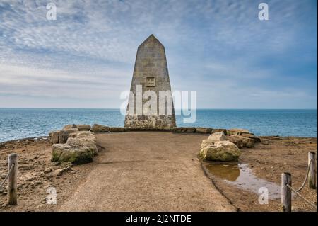 Portland Bill Trinity House cairn che segna il punto più occidentale sull'isola di Portland vicino alla località costiera di Weymouth nel Dorset occidentale Foto Stock