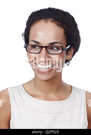 La shes ha ottenuto un sorriso vincente. Studio girato di una donna sicura che si posa su uno sfondo bianco. Foto Stock