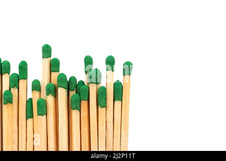 Il verde corrisponde a uno sfondo bianco. Isolare di partite per accendere un fuoco. Foto Stock