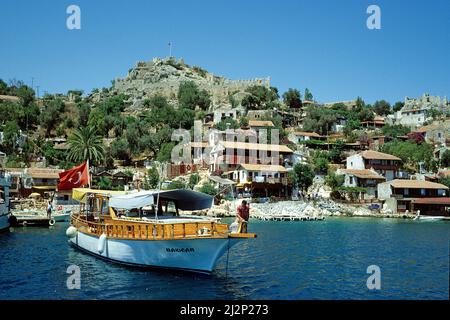 Castello medievale di Simena, Kekova, Anatolia, antica Regione di Lycia, Turchia, Mar Mediterraneo Foto Stock