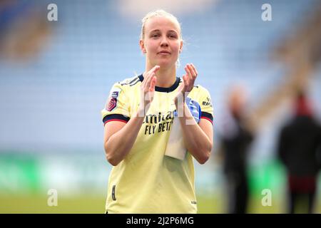 L'Arsenal's Beth Mead applaude i fan dopo la vittoria nella partita della Barclays fa Women's Super League al King Power Stadium di Leicester. Data foto: Domenica 3 aprile 2022. Foto Stock