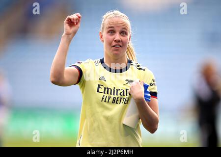 L'Arsenal's Beth Mead applaude i fan dopo la vittoria nella partita della Barclays fa Women's Super League al King Power Stadium di Leicester. Data foto: Domenica 3 aprile 2022. Foto Stock