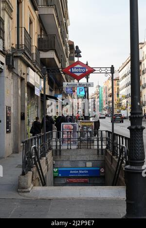 Ingresso della stazione della metropolitana di Anton Martin sulla via Atocha. Foto Stock