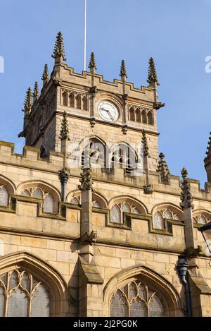 L'esterno della Chiesa Parrocchiale di Wigan, costruita nel 1781, in una bella mattinata primaverile. Wigan, Inghilterra. Foto Stock