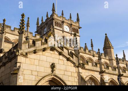 L'esterno della Chiesa Parrocchiale di Wigan, costruita nel 1781, in una bella mattinata primaverile. Wigan, Inghilterra. Foto Stock