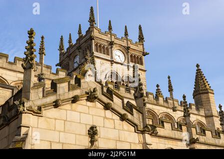 L'esterno della Chiesa Parrocchiale di Wigan, costruita nel 1781, in una bella mattinata primaverile. Wigan, Inghilterra. Foto Stock