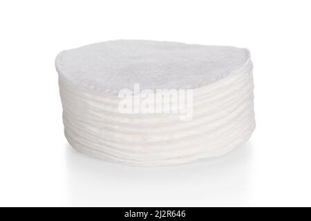 Pila di tamponi di cotone isolati su sfondo bianco Foto Stock