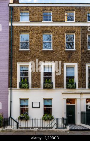 Targa commemorativa dei residenti di 17 Red Lion Square, Londra. In questa casa abitava Dante Gabriel Rossetti, William Morris e Sir Edward C. Burne-Jones. Foto Stock