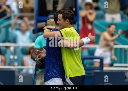 Miami Gardens, Florida, Stati Uniti. 3rd aprile 2022. Carlos Alcaraz (ESP) vs Casper Ruud (NOR) durante il torneo mondiale di tennis al Miami Open 2022 powered by Itau. Uomini finale. Punteggio: 7-5, 6-4. Vincitore: Carlos Alcaraz (ESP). Credit: Yaroslav Sabitov/YES Market Media/Alamy Live News. Foto Stock