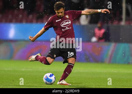 Salerno, Italia. 02nd Apr 2022. Ivan Radovanovi? (US Salernitana 1919) in azione durante la Serie A 2021/22 tra US Salernitana 1919 e Torino Football Club all'Arechi Stadium di Salerno, Italia, il 2 aprile 2022. (Foto di Agostino Gemito/Pacific Press/Sipa USA) Credit: Sipa USA/Alamy Live News Foto Stock