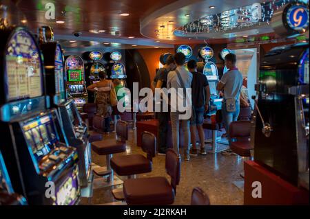 Mar Mediterraneo, 05/09/2013: Crociera in navata, linee Casinò nella Grimaldi. Foto Stock