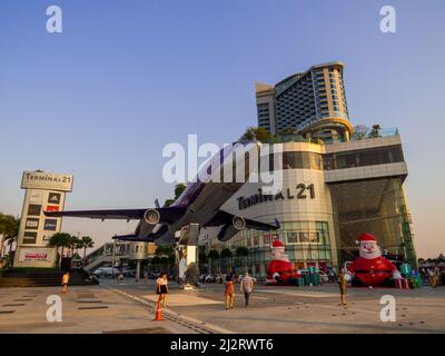 Pattaya, Thailandia - 5 gennaio 2020: Vista del nuovo centro commerciale Terminal 21. Foto Stock