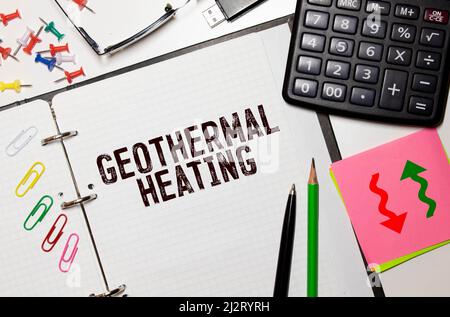 Segno di testo che mostra energia relativa. Proprietà quantitativa della foto concettuale che deve essere trasferita a un supporto per notepaper oggetto sul filo tampone in betw Foto Stock